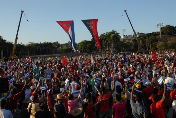 Raúl preside ato pelo 1º de maio em Santiago de Cuba