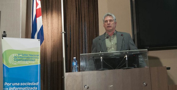 Miguel Díaz-Canel Bermúdez, Vicepresidente del Consejo de Estado y de Ministros, en la clausura del primer Taller Nacional de Informatización y Ciberseguridad, celebrado en el Centro de Investigaciones de Tecnologías Integradas (CITI). Foto: Raúl Pupo/ Juventud Rebelde