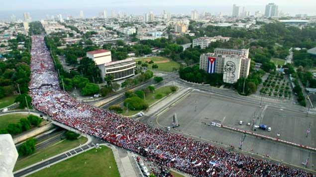 Mais de um milhão de cubanos foram à marcha pelo Dia do Trabalhador, em Havana e nas principais cidades do país